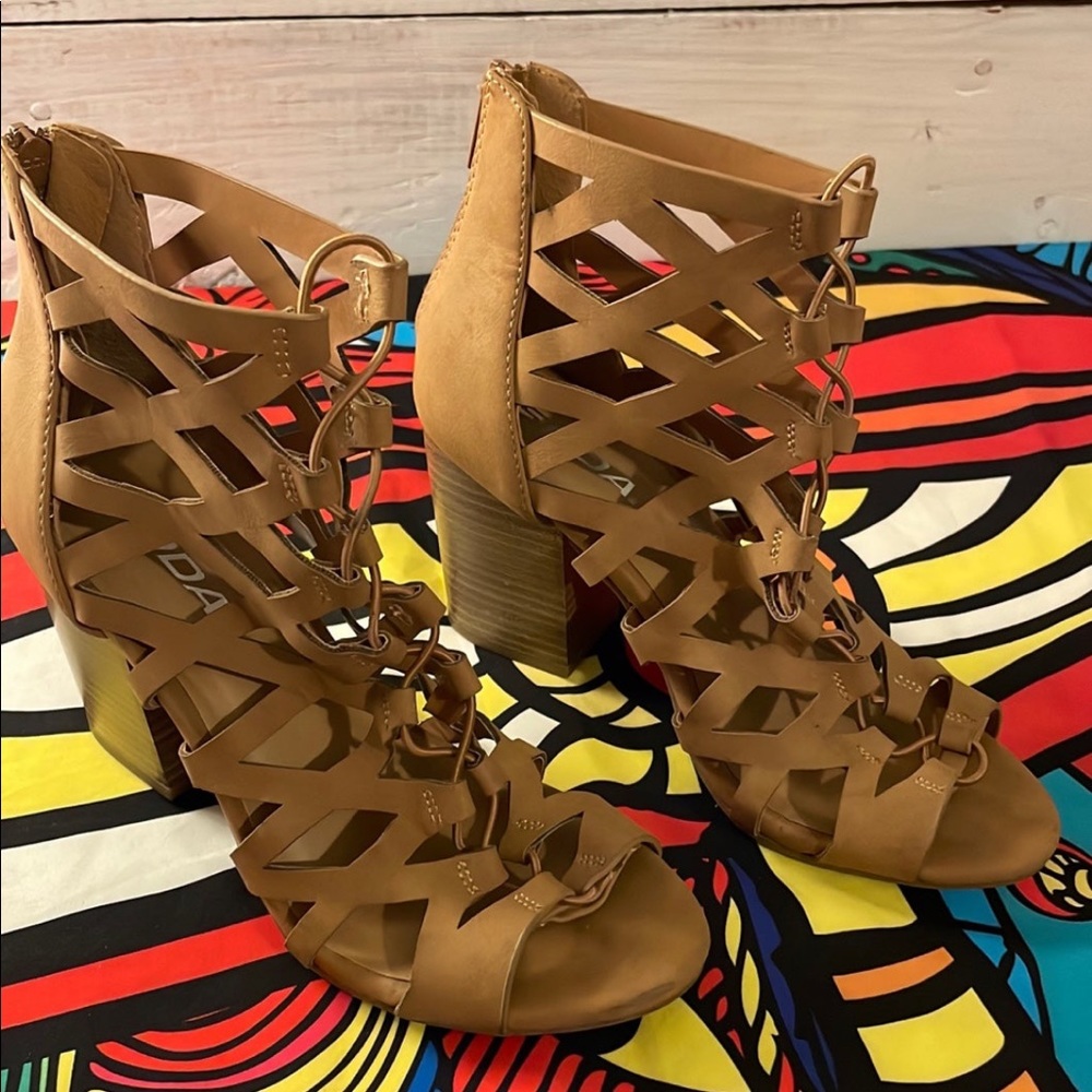Heels - Picture 4 of 4